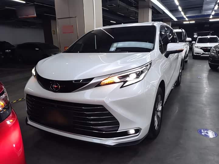 Toyota Sienna 2024 2024款 2.5L混动 四驱尊贵版