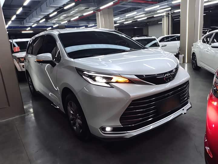 Toyota Sienna 2024 2024款 2.5L混动 四驱尊贵版