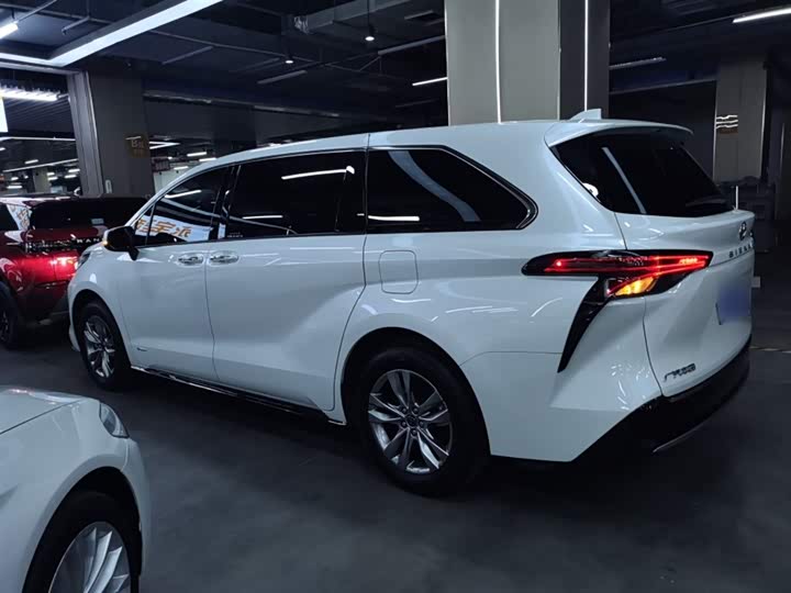 Toyota Sienna 2024 2024款 2.5L混动 四驱尊贵版