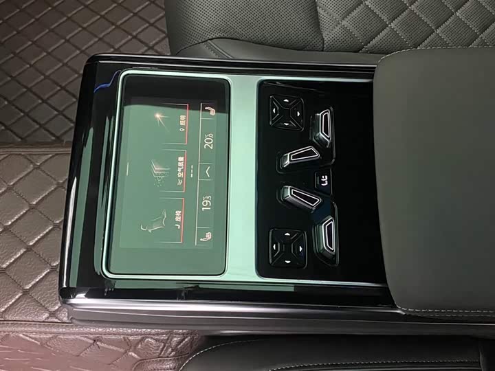 Audi A8 2024 2024款 A8L 50 TFSI quattro 臻选型