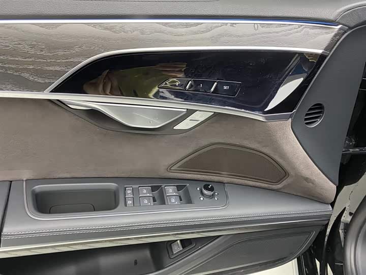 Audi A8 2024 2024款 A8L 50 TFSI quattro 臻选型