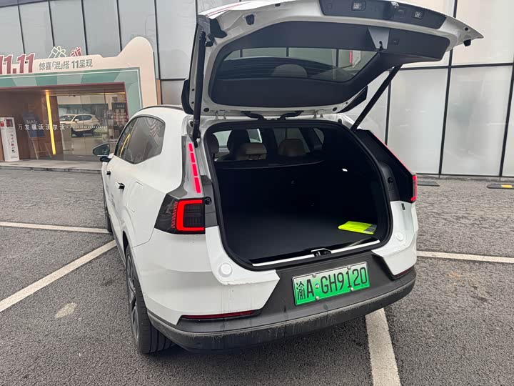 2026 Volvo XC70 Hybrid