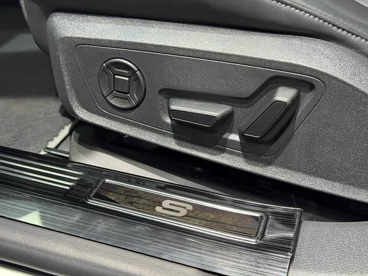 Audi A7L 2024 2024款 45TFSI S-line 筑梦型 流晶套装