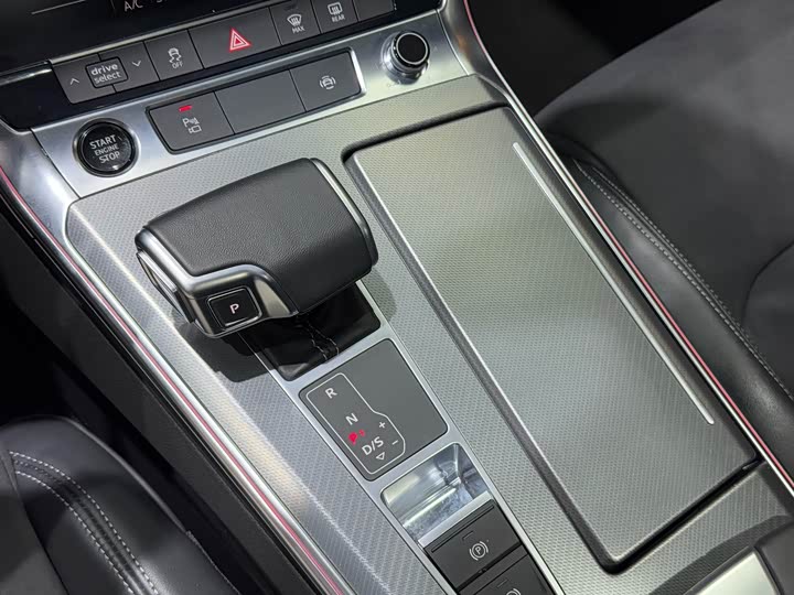 Audi A7L 2024 2024款 45TFSI S-line 筑梦型 流晶套装