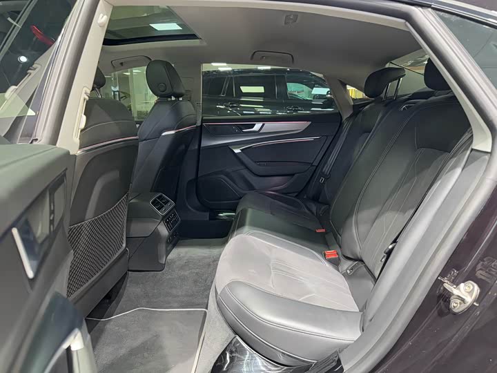 Audi A7L 2024 2024款 45TFSI S-line 筑梦型 流晶套装