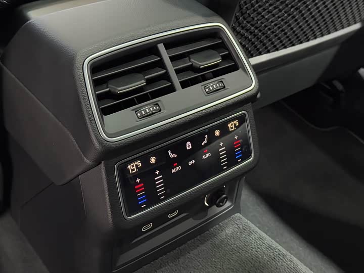 Audi A7L 2024 2024款 45TFSI S-line 筑梦型 流晶套装