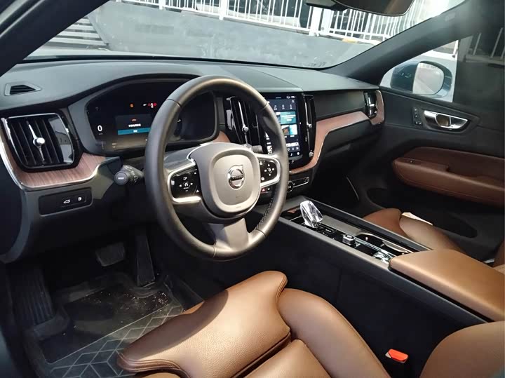 Volvo XC60 Hybrid 2025 2025款 插电式混动 长续航四驱智远豪华版