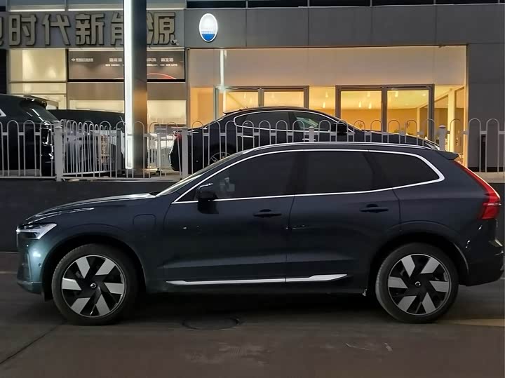 Volvo XC60 Hybrid 2025 2025款 插电式混动 长续航四驱智远豪华版