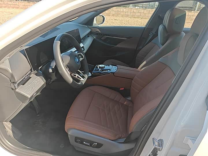 BMW i5 2024 2024款 eDrive 35L 尊享型 M运动套装