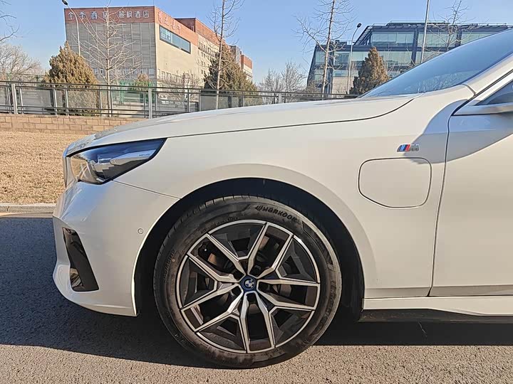 BMW i5 2024 2024款 eDrive 35L 尊享型 M运动套装