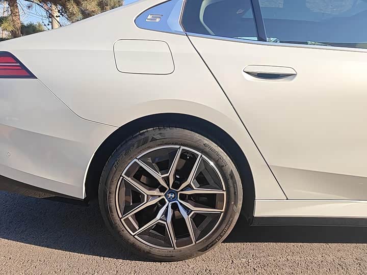 BMW i5 2024 2024款 eDrive 35L 尊享型 M运动套装