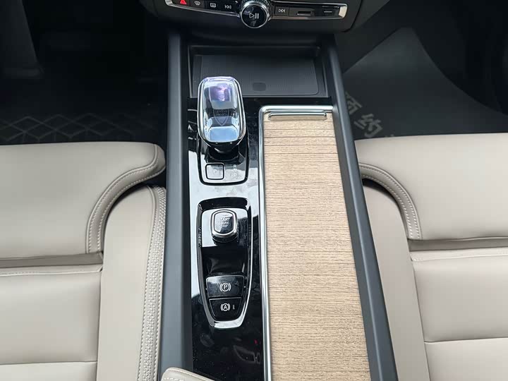 Volvo XC60 2026 2026款 B5 四驱智远豪华版