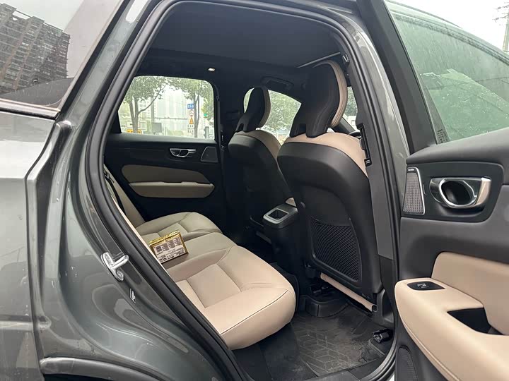 Volvo XC60 2026 2026款 B5 四驱智远豪华版