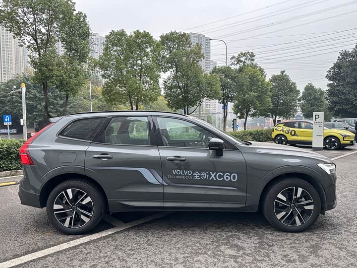 Volvo XC60 2026 2026款 B5 四驱智远豪华版