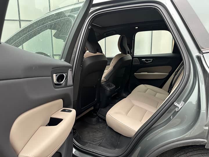 Volvo XC60 2026 2026款 B5 四驱智远豪华版