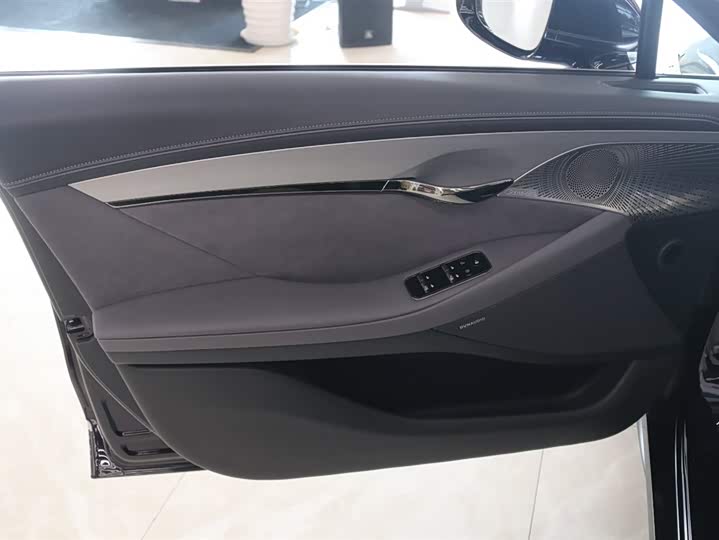 Voyah Passion 2024 2024款 PHEV 四驱超长续航旗舰版