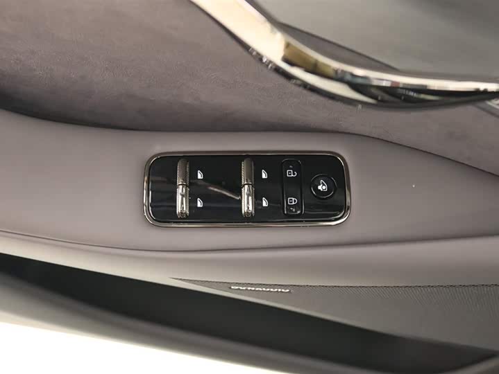 Voyah Passion 2024 2024款 PHEV 四驱超长续航旗舰版