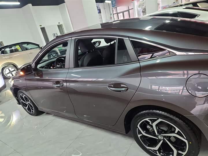 MG Motor 5 2025 2025款 300TGI 全球旗舰版