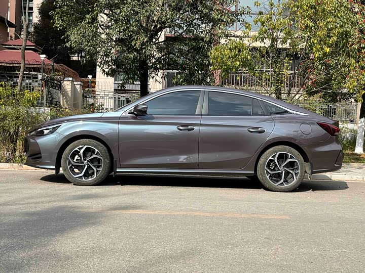 MG Motor 5 2025 2025款 300TGI 全球旗舰版