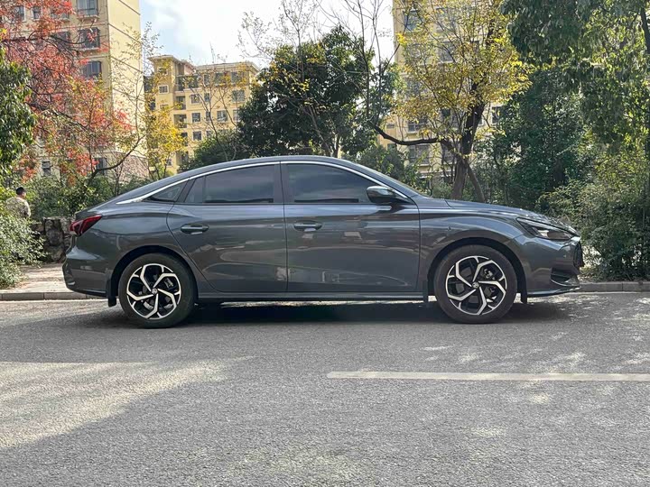 MG Motor 5 2025 2025款 300TGI 全球旗舰版