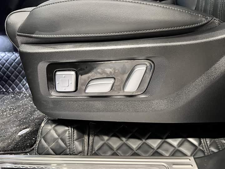 Tank 500 2023 2023款 3.0T 商务版 造境型 5座