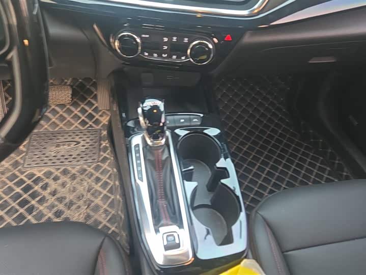 Chevrolet Seeker 2022 2022款 1.5T CVT RS蜂潮版