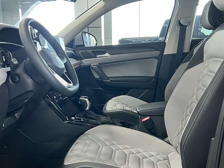 Volkswagen Tayron 2024 2024款 330TSI 两驱豪华Plus进阶版