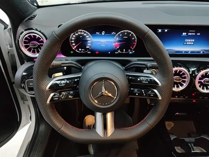 Mercedes-Benz A-Class 2025 2025款 A 200 L 时尚型