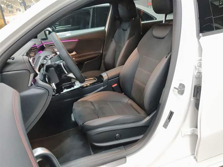 Mercedes-Benz A-Class 2025 2025款 A 200 L 时尚型