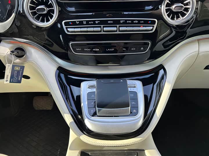 Mercedes-Benz Vito 2024 2024款 2.0T 商务版 7座