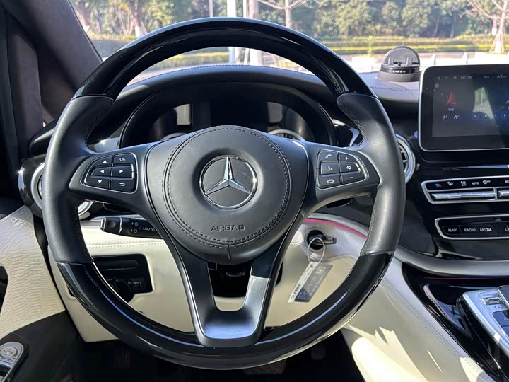 Mercedes-Benz Vito 2024 2024款 2.0T 商务版 7座
