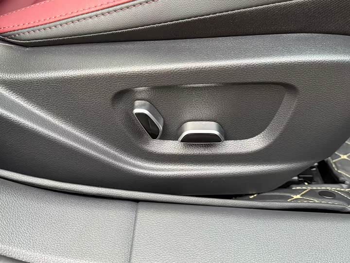 Hongqi H5 2025 2025款 1.5T DCT玄影版