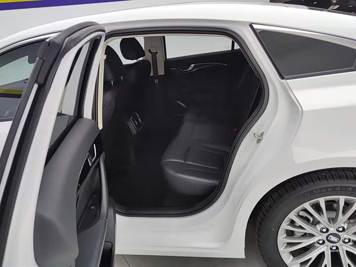 Bestune B70 2025 2025款 龙耀版 1.5T 欢享型