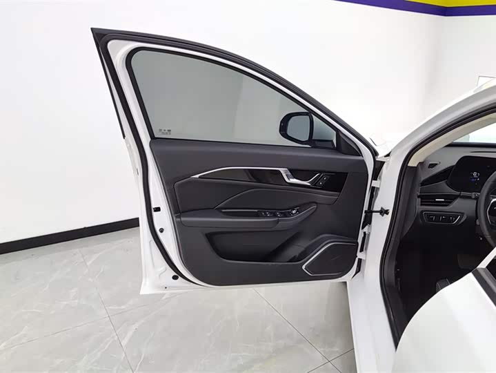 Bestune B70 2025 2025款 龙耀版 1.5T 欢享型