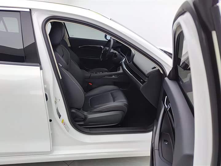 Bestune B70 2025 2025款 龙耀版 1.5T 欢享型