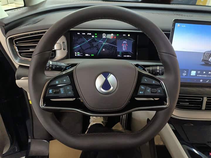 Denza D9 2025 2025款 DM-i 智驾版 1020 四驱尊享型