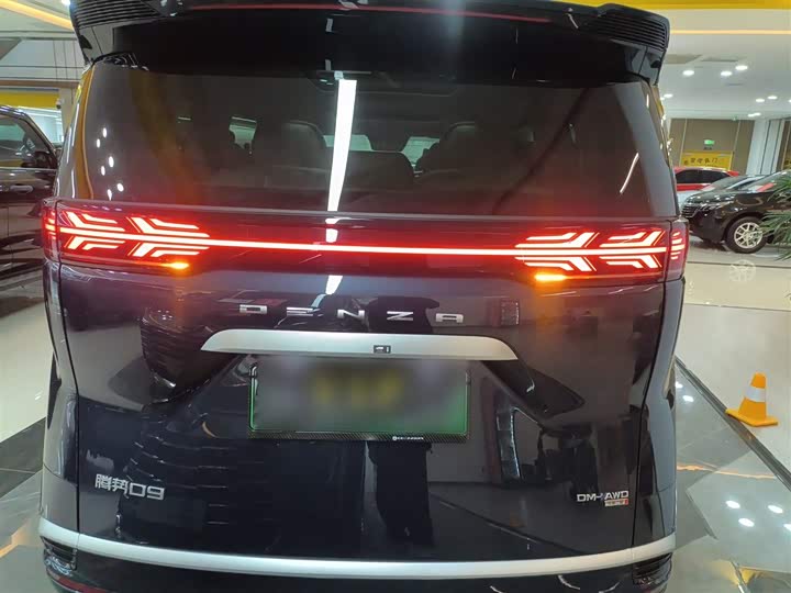 Denza D9 2025 2025款 DM-i 智驾版 1020 四驱尊享型