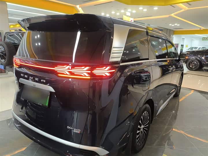 Denza D9 2025 2025款 DM-i 智驾版 1020 四驱尊享型