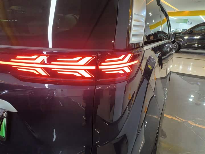 Denza D9 2025 2025款 DM-i 智驾版 1020 四驱尊享型