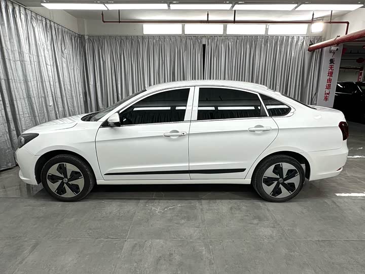 Dongfeng Aeolus E70 2023 2023款 500 智行版 磷酸铁锂 48.6kWh 110kW