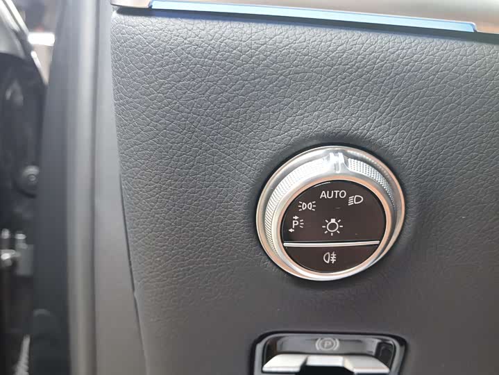 Mercedes-Benz GLC-Class 2025 2025款 GLC 260 L 4MATIC 豪华型