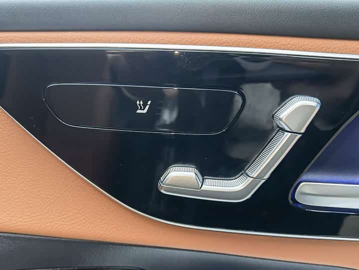 Mercedes-Benz GLC-Class 2025 2025款 GLC 260 L 4MATIC 豪华型