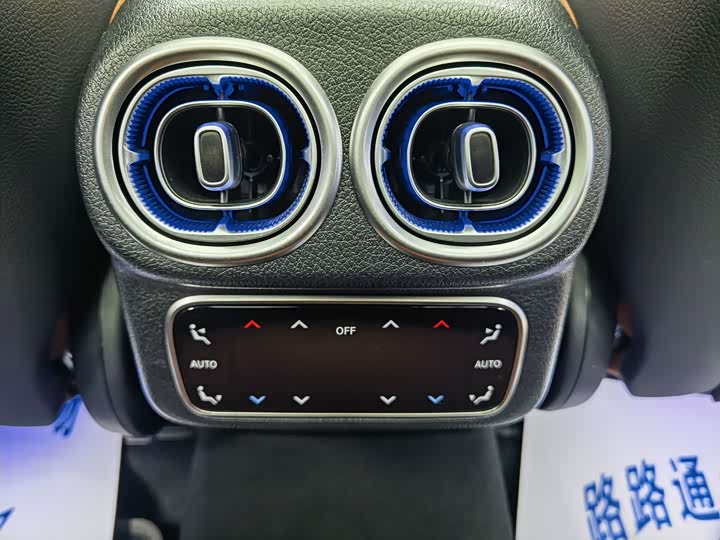 Mercedes-Benz GLC-Class 2025 2025款 GLC 260 L 4MATIC 豪华型