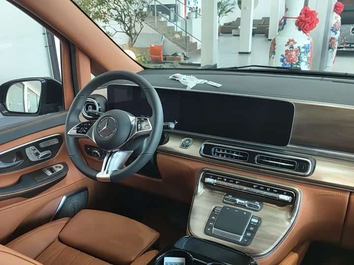 Mercedes-Benz V-Class 2024 2024款 V 300 L 长轴距豪华版