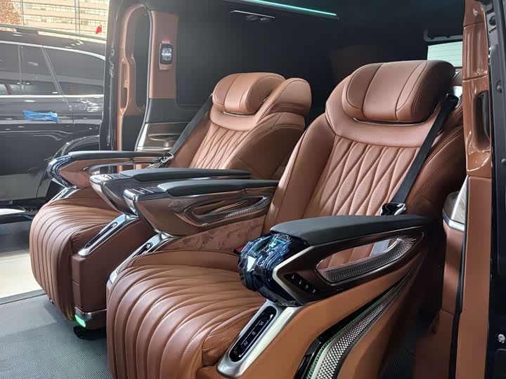 Mercedes-Benz V-Class 2024 2024款 V 300 L 长轴距豪华版