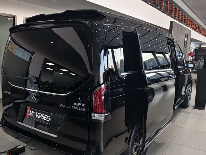 Mercedes-Benz V-Class 2024 2024款 V 300 L 长轴距豪华版