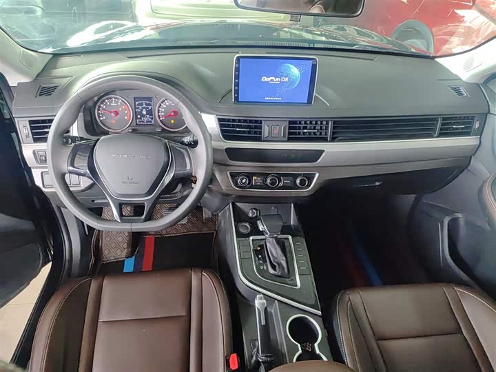 Dongfeng Forthing T5 2022 2022款 盛世款 1.5T 自动逐梦版五座