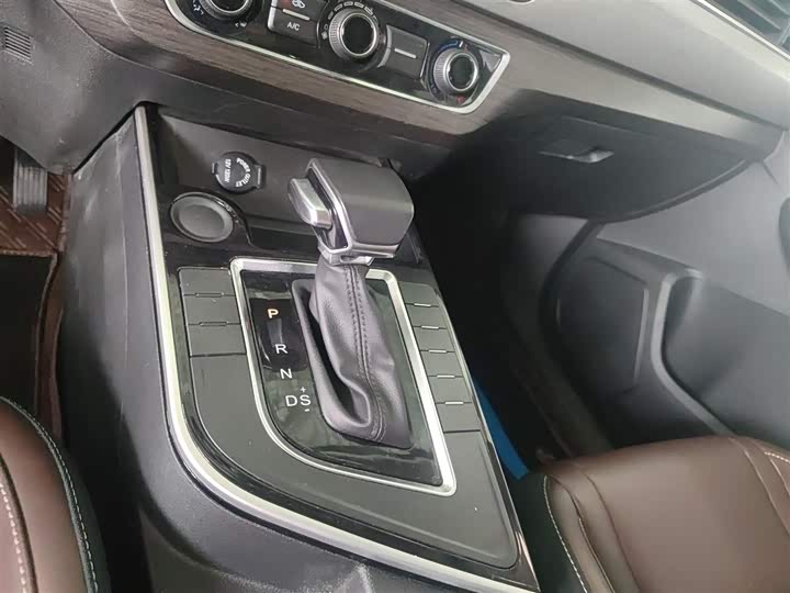 Dongfeng Forthing T5 2022 2022款 盛世款 1.5T 自动逐梦版五座