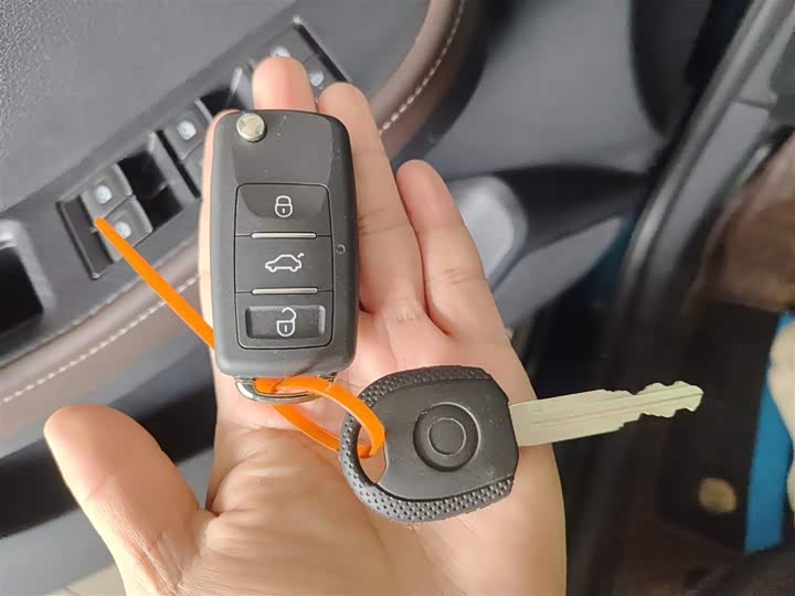 Dongfeng Forthing T5 2022 2022款 盛世款 1.5T 自动逐梦版五座