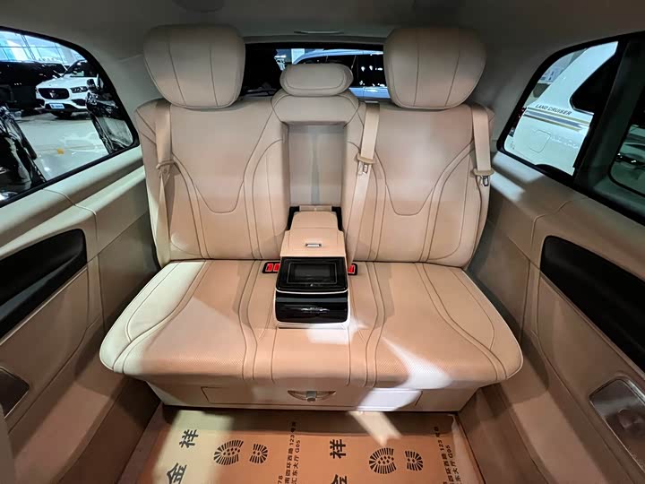 Mercedes-Benz V-Class 2024 2024款 V 300 L 长轴距豪华版